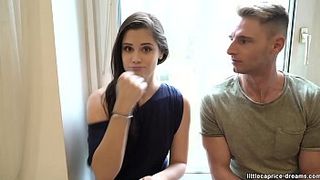 Мужики на диване в два хуя отымели своих сексуальных жен во все дырки